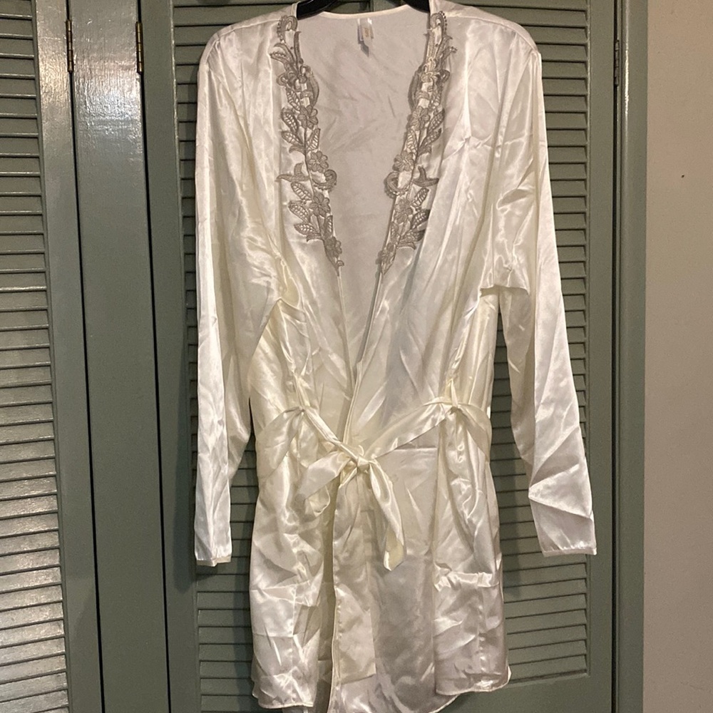 Wedding Style Satin Lace Bathrobe